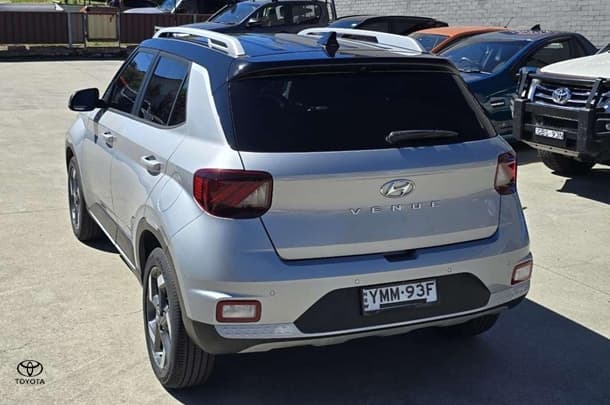 2020 Hyundai Venue Elite in Silver