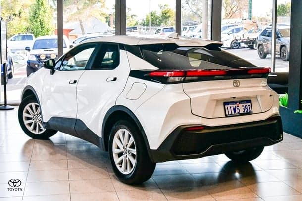 2025 Toyota C-HR GXL in White
