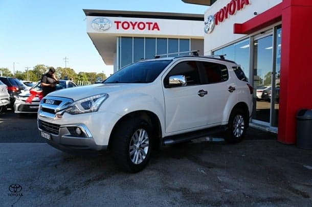 2017 Isuzu MU-X LS-T in White