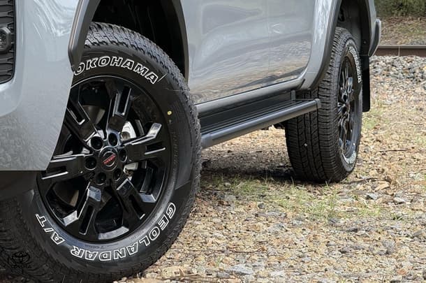 2025 Nissan Navara PRO-4X in Grey