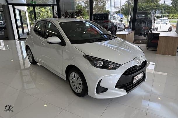 2022 Toyota Yaris Ascent Sport in White