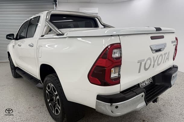 2021 Toyota Hilux SR5 in White
