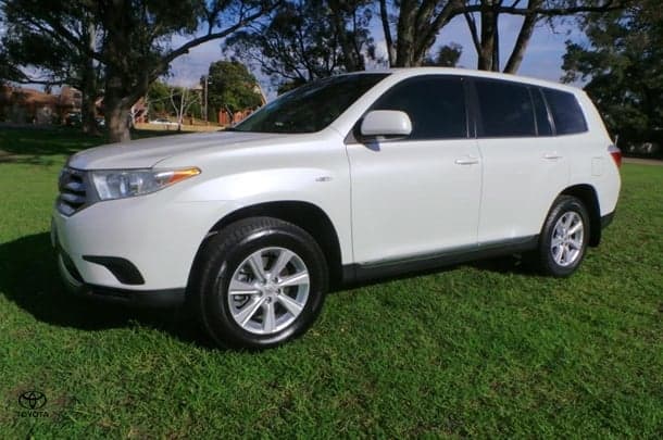 2010 Toyota Kluger KX-R in White