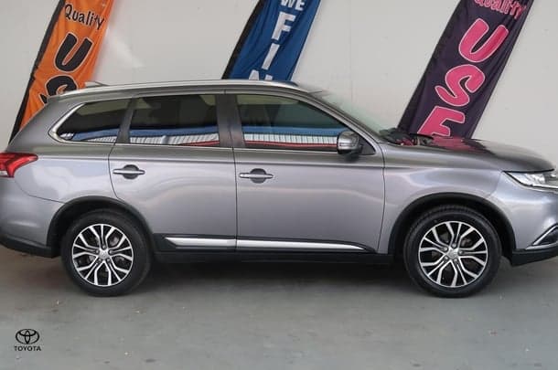 2017 Mitsubishi Outlander LS in Grey