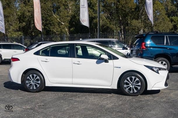 2021 Toyota Corolla Ascent Sport Hybrid in White