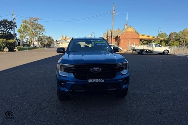 2026 Ford Everest Sport in Black