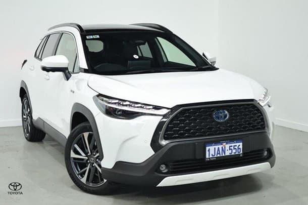 2023 Toyota Corolla Cross Atmos in White