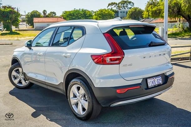 2023 Volvo XC40 Ultimate B4 Bright in White