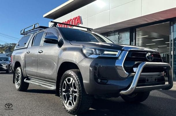 2021 Toyota Hilux SR5 in Grey