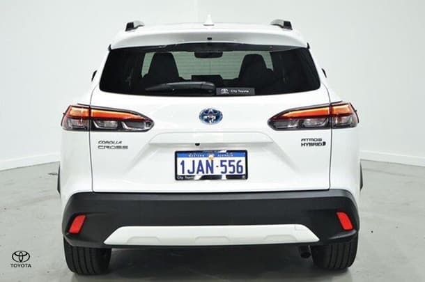 2023 Toyota Corolla Cross Atmos in White