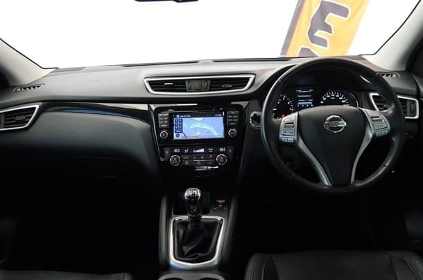 2016 Nissan QASHQAI Ti in Red
