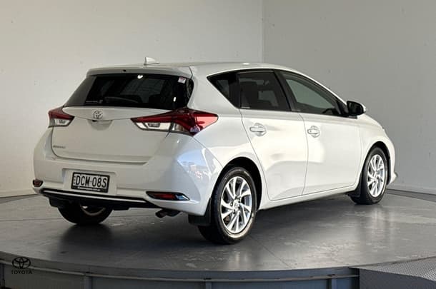 2015 Toyota Corolla Ascent Sport in White