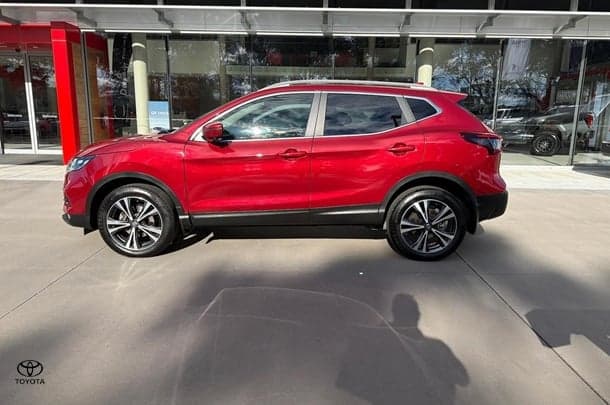2021 Nissan QASHQAI ST-L in Red