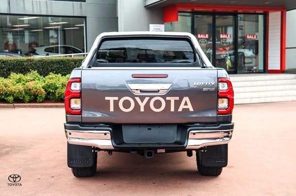 2021 Toyota Hilux SR5 in Silver