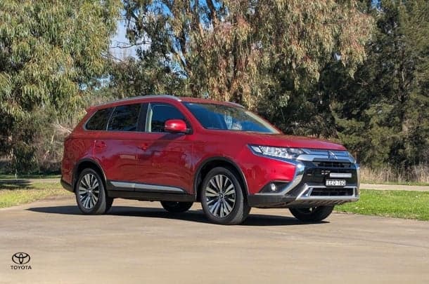 2019 Mitsubishi Outlander LS in Red
