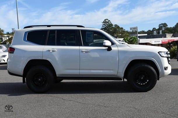 2022 Toyota Landcruiser VX in White