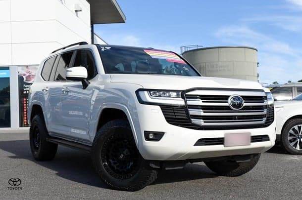 2022 Toyota Landcruiser VX in White