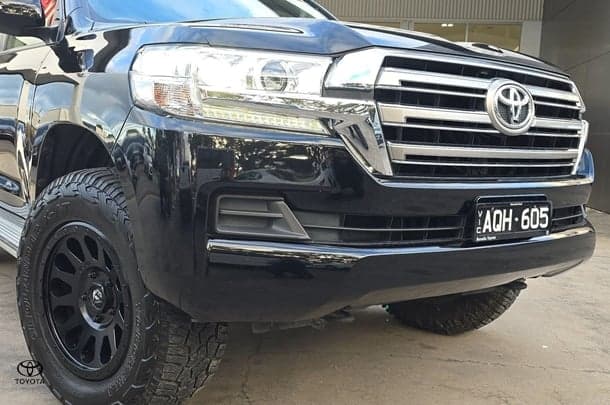 2017 Toyota Landcruiser GXL in Black