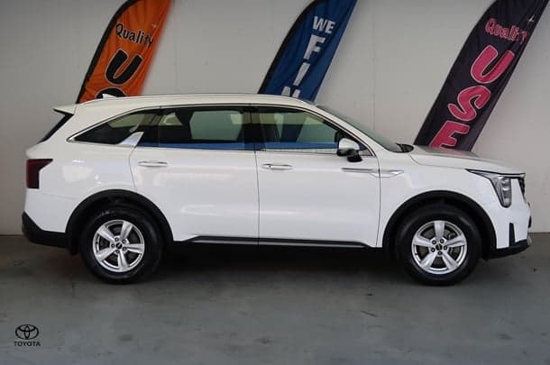 2023 Kia Sorento S in White