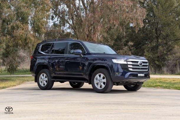 2022 Toyota Landcruiser VX in Blue