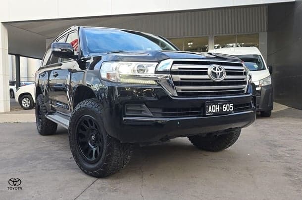 2017 Toyota Landcruiser GXL in Black