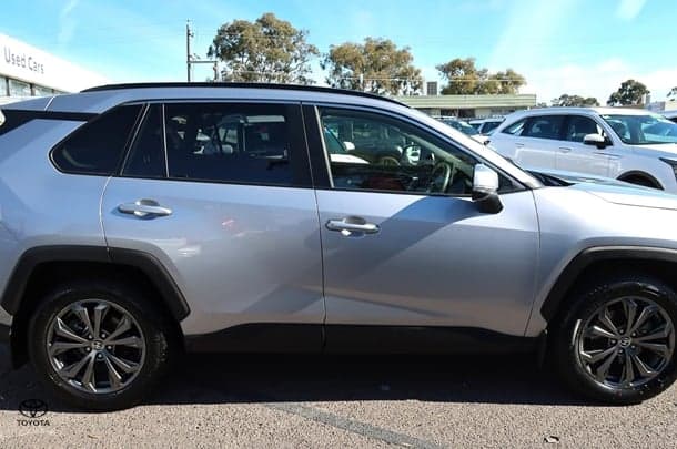2024 Toyota RAV4 GXL in Silver