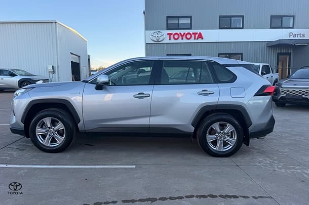 2022 Toyota RAV4 GX in Silver