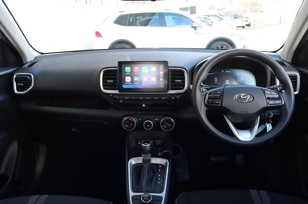 2023 Hyundai Venue Base in White