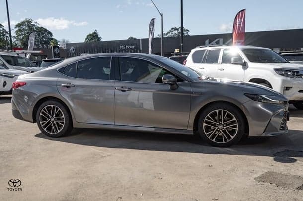 2025 Toyota Camry SL in Silver