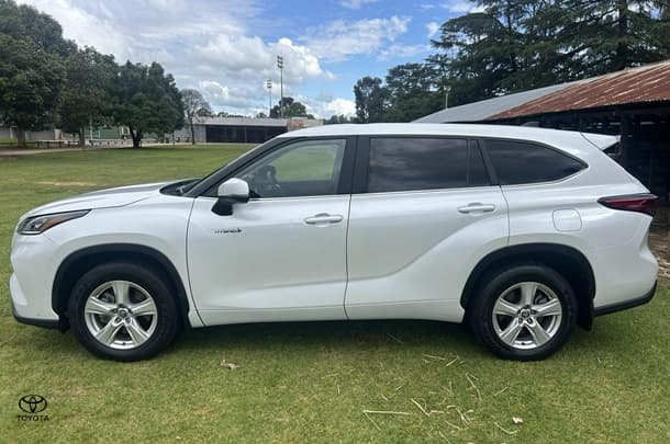 2024 Toyota Kluger GX in White