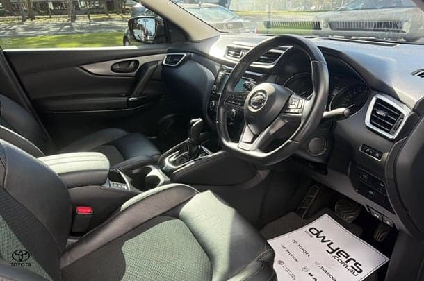 2021 Nissan QASHQAI ST-L in Red