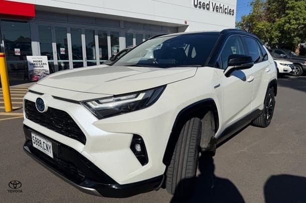 2022 Toyota RAV4 XSE (2WD) in Two Tone White