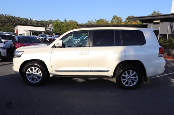 2020 Toyota Landcruiser Sahara in White