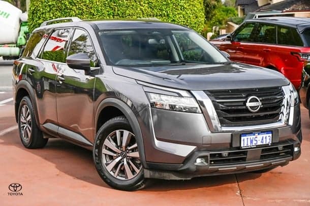 2023 Nissan Pathfinder Ti in Grey