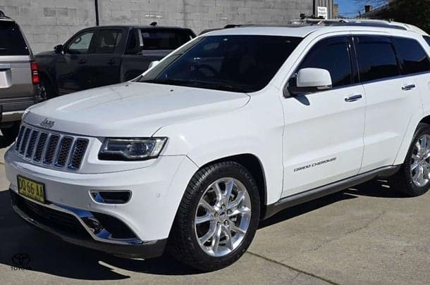 2013 Jeep Grand Cherokee Summit in White