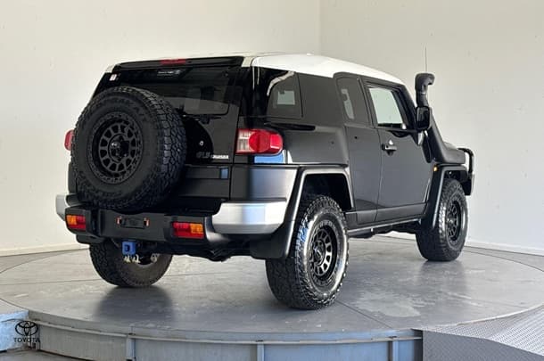2015 Toyota FJ Cruiser Base in Black