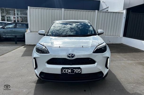 2022 Toyota Yaris Cross GXL in White