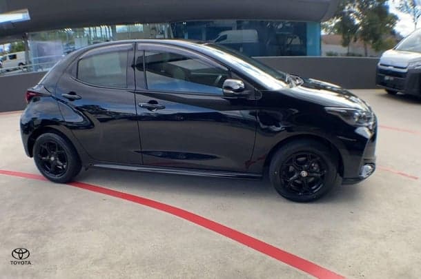 2021 Toyota Yaris Ascent Sport in Black