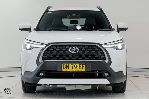 2025 Toyota Corolla Cross GXL in White