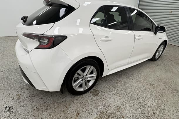 2019 Toyota Corolla Ascent Sport Hybrid in White
