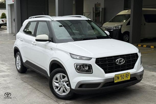 2025 Hyundai Venue Base in Atlas White