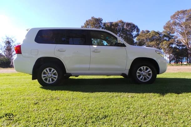 2013 Toyota Landcruiser GXL in White
