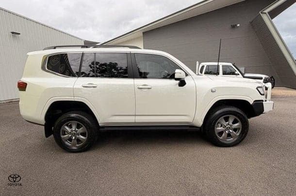 2022 Toyota Landcruiser VX in White