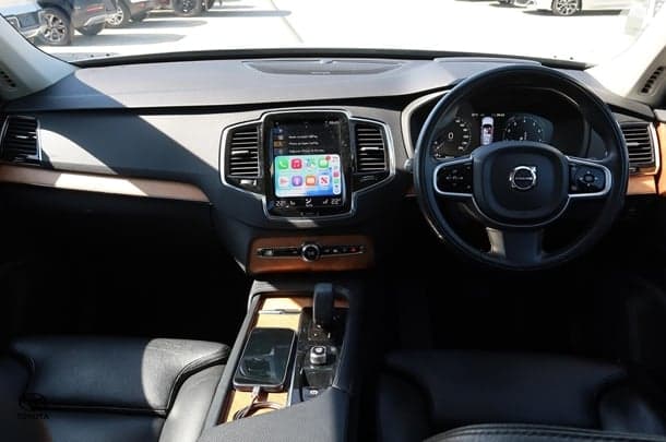 2021 Volvo XC90 B5 Momentum in White