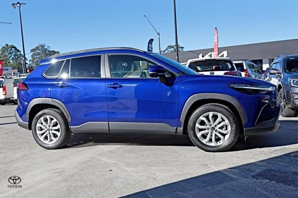 2025 Toyota Corolla Cross GXL in Blue
