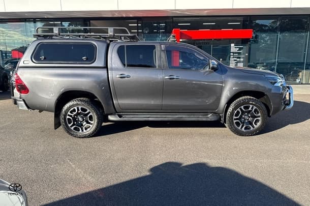 2021 Toyota Hilux SR5 in Grey