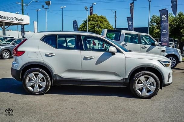 2023 Volvo XC40 Ultimate B4 Bright in White