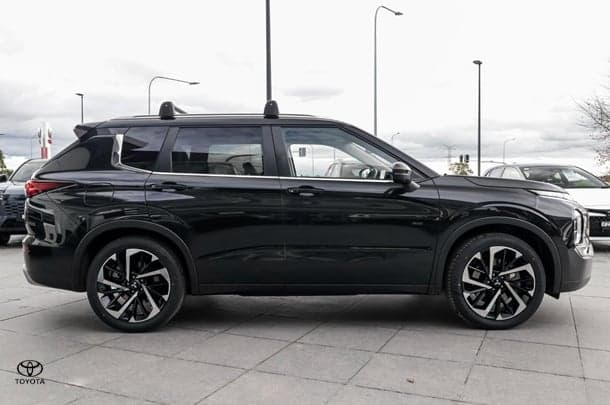 2022 Mitsubishi Outlander Aspire in Black
