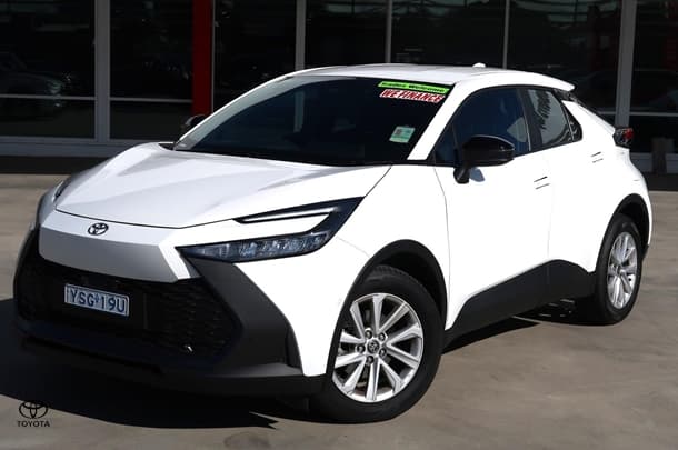 2025 Toyota C-HR GXL in White