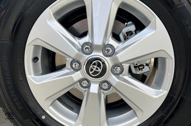 2025 Toyota Landcruiser GXL in White
